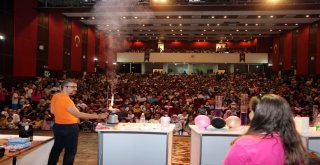 ‘Bilimin Uçan Sirki Tiyatro Oyunu Sahnelendi