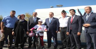 Kırmızı Düdük Kampanyasında En Fazla Beğeni Alan Çocuklar Bisikletlerine Kavuştu