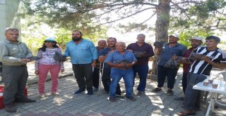 Kene İle Mücadele İçin Köylülere Beç Tavuğu Dağıtıldı