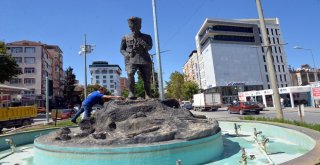 Atatürk Heykelinde Restorasyon Çalışması