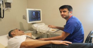 Ameliyat Masasında Şarkı Söyleyerek Tedavi Oluyorlar