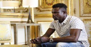 Balkondan Sarkan Çocuğu Kurtaran Malili, Resmen Fransız Vatandaşı Oldu