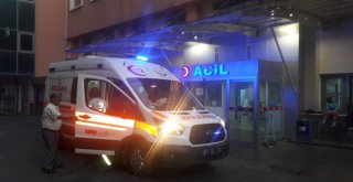 Herkesin Gözü Önünde Eşini Defalarca Bıçakladı