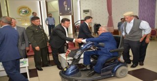 Bozüyükte İlçe Protokolü Vatandaşlarla Bayramlaştı