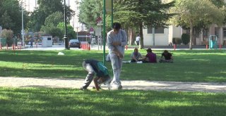 Sıcak Havalardan Bunalan Vatandaşlar Kendilerini Parklara Atıyor