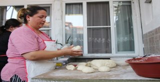 500 Dolar Bozdurana Bir Tepsi Baklava Hediye