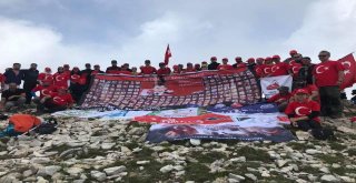 Bursalı Dağcılar 15 Temmuz Şehitlerini Zirvede Andı