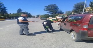 Sürücüler Ceza Yazmak Yerine Çikolata İkram Edildi