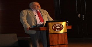 İlber Ortaylı: “Mülteci Çocukları Korumak İçin Uluslararası Bir Polis Gücü Kurmalıyız”