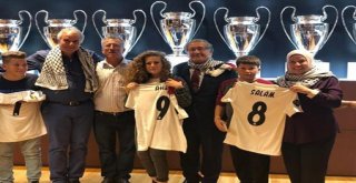 Real Madridden Filistinin Cesur Kızı Tamimiye İsmi Yazılı Forma