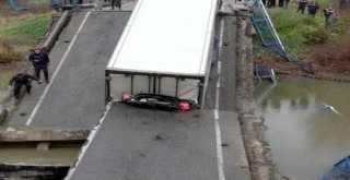 Rusyada Köprü Çöktü: 1İ Çocuk 2 Kişi Öldü