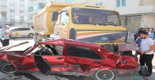 Freni Boşalan Kamyon Mahalleyi Savaş Alanına Çevirdi