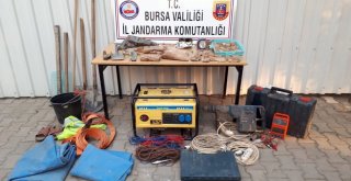 Defineciler Suçüstü Yakalandı