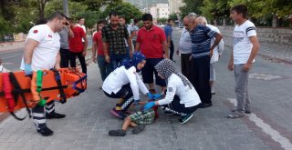 Manisada Otomobil Suriyeli Çocuğa Çarpıp Kaçtı