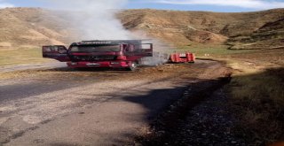 Saman Yüklü Kamyon Yandı