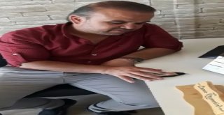 Ölmek Üzere Olan Kuşu Kalp Masajıyla Hayata Döndürdü