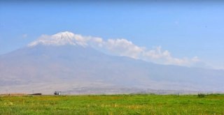 Ağrı Dağının Yüksek Kesimlerine Kar Yağdı