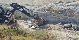 Selendide Dere Temizlik Ve Islah Mesaisi