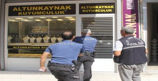 Kuyumcuya Silahlı Saldırı Kamerada