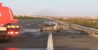 Şanlıurfada Seyir Halindeki Araç Yandı