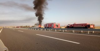 Kütahyada Akaryakıt Tankeri Devrilerek Alev Aldı