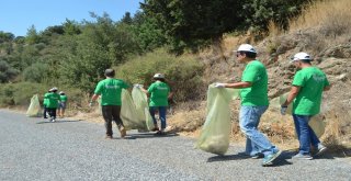 Temiz Bir Çevre İçin Çöp Topladılar