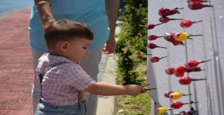 Şekerli Reklam Panoları Çocukları Yine Sevindirdi