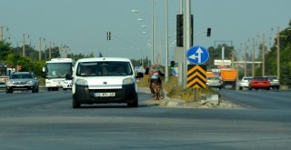 Sökede Dilenciler Kendilerini Ve Araçları Tehlikeye Atıyor