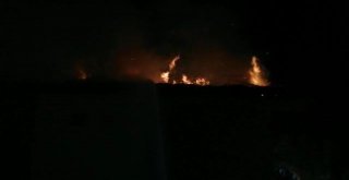 İki Katlı Evin Çatı Katında Çıkan Yangın Korkuttu