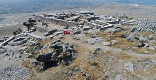 Tarihi Gevale Kalesi Ortaya Çıkarılıyor