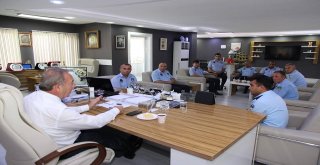 Zabıtalara Pastalı Kutlama