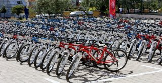 Şahin, Okul Birincilerini Bisikletle Ödüllendirdi