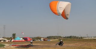 Yamaç Paraşütü Şampiyonları Ödüllerini Aldı