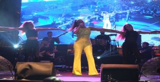 Demet Akalına 60 Bin Kişilik Bandırma Morali