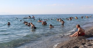 Başkan Özgökçe Engellilerle Yüzdü